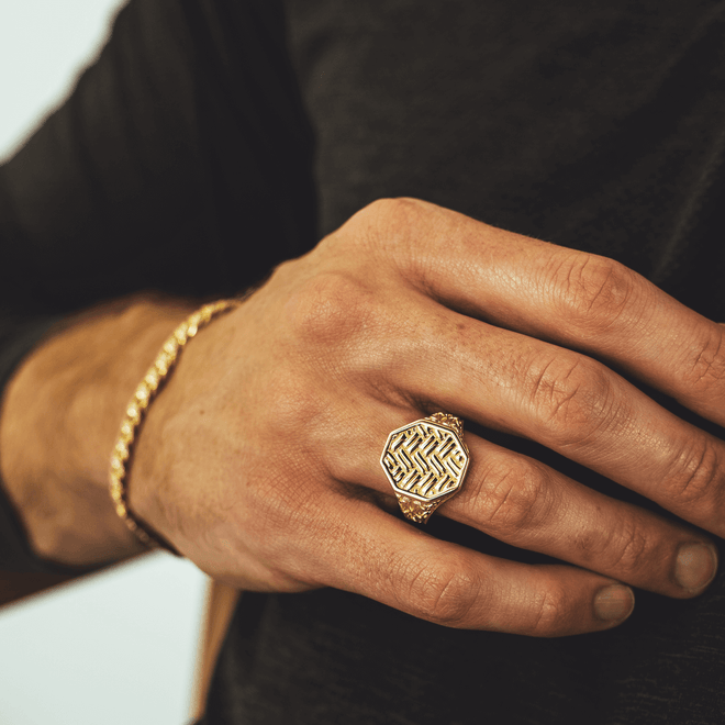 Anillo octágono con diseño de espiga